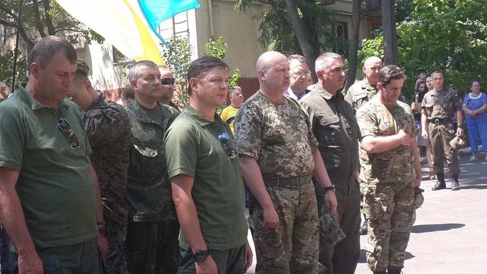 У Маріуполі відкрили пам'ятник героям-захисникам міста від "ДНР"