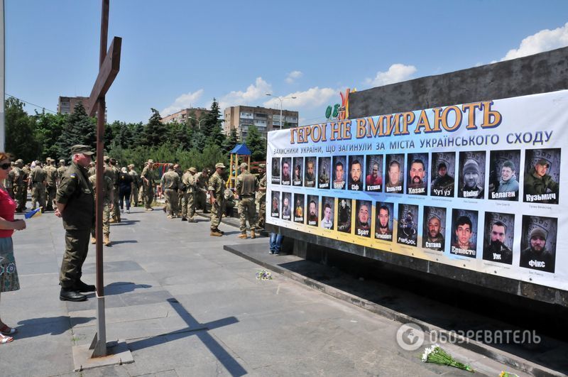 Мариуполь освобожденный: фоторепортаж из города-победителя