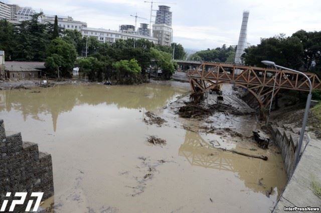 Наводнение в Тбилиси. Цветущий город превратился в грязное месиво: фото стихии