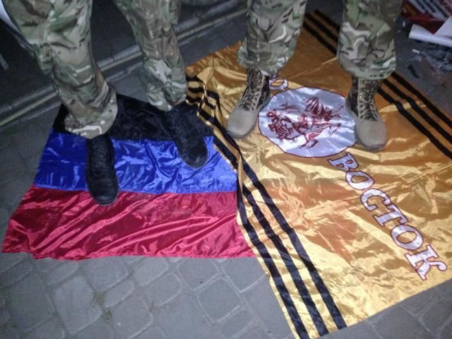 В Одессе активисты нашли в офисе КПУ символику террористов: фоторепортаж