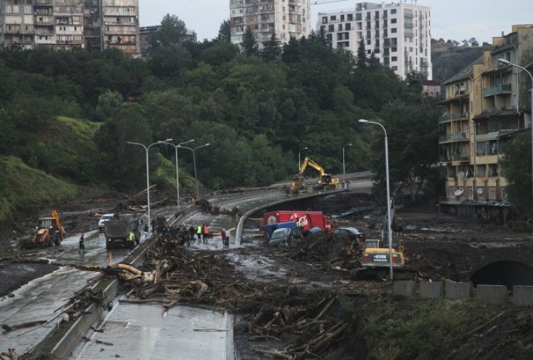 Наводнение в Тбилиси. Цветущий город превратился в грязное месиво: фото стихии