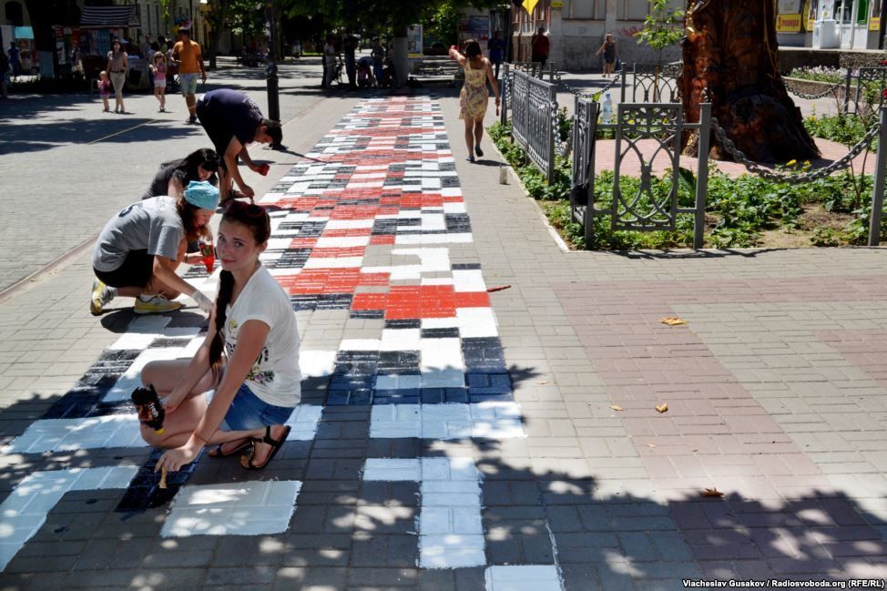 В Херсоне появился "вышитый" тротуар: фото работы