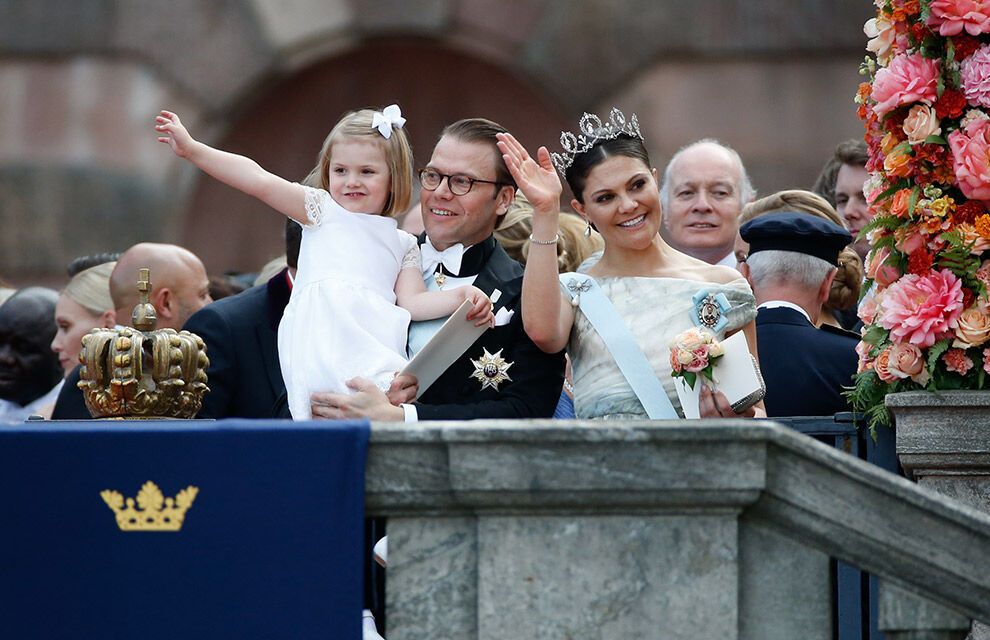 Сказочная любовь: самые красивые фото со свадьбы принца Швеции и его Золушки