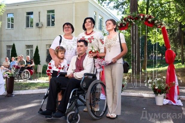 Боєць АТО, що вийшов із коми, зіграв весілля у госпіталі: опубліковані фото