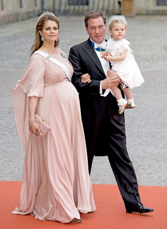 Лучшие наряды титулованных дам на свадьбе принца Швеции