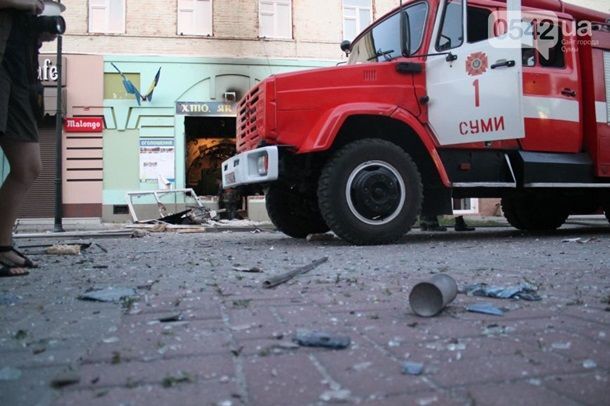 Взрыв в Сумах. В МВД назвали версии происшествия: опубликованы новые фото и видео