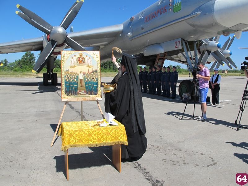 В России священник освятил авиабазу иконой Сталина: опубликованы фото