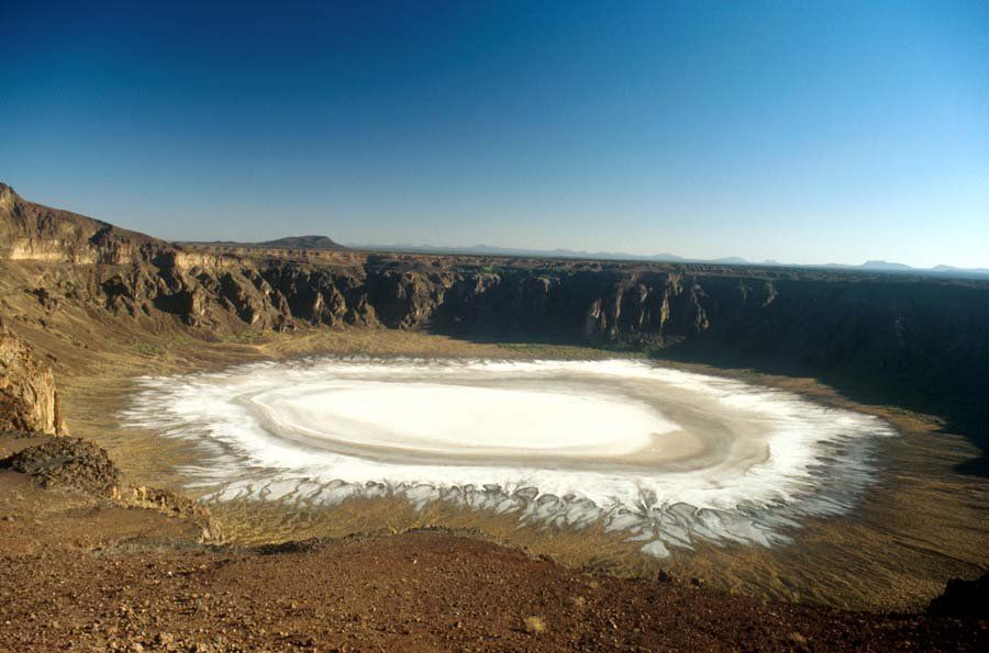 Чудеса Аравии: жемчужно-белый кратер Аль-Ваба