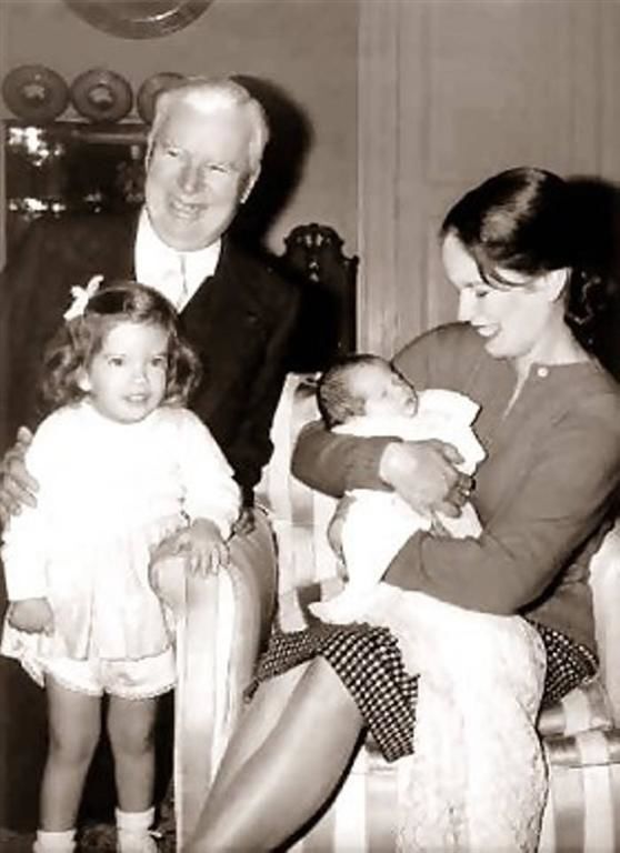 История любви Чарли Чаплина и Уны О'Нил, которая была младше гения на 36 лет