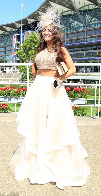 На заметку Кате Осадчей: потрясающие шляпки, в которых британки ходят на скачки