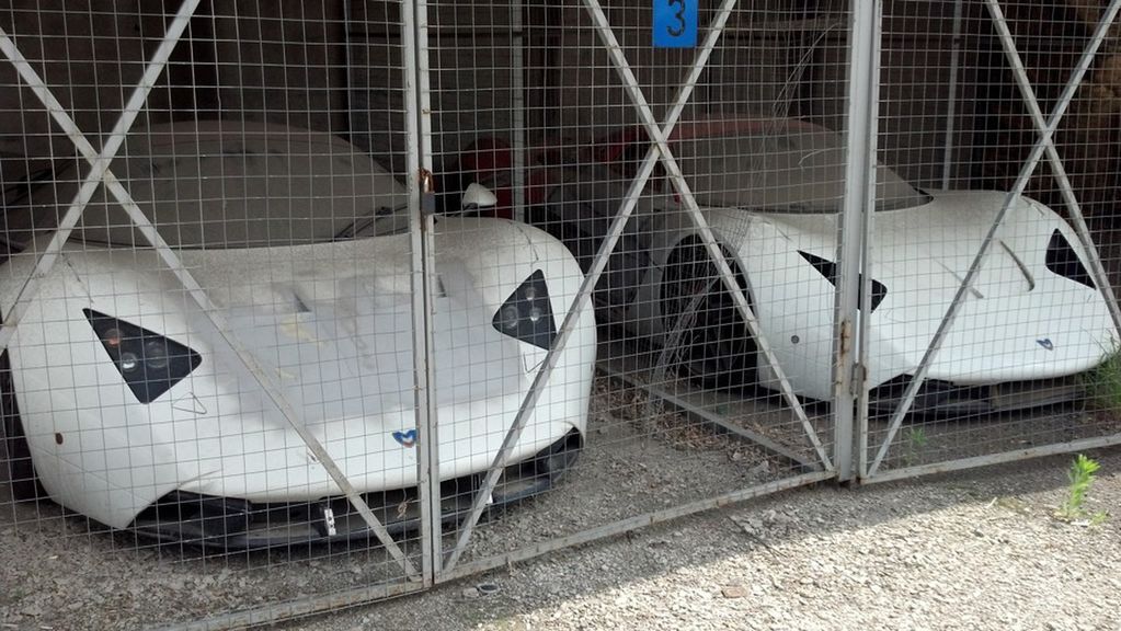 "Склеп спорткаров": российское кладбище элитных авто шокировало интернет
