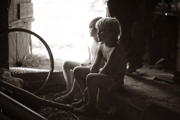 Безтурботне дитинство в селі: дивовижні знімки польського фотографа