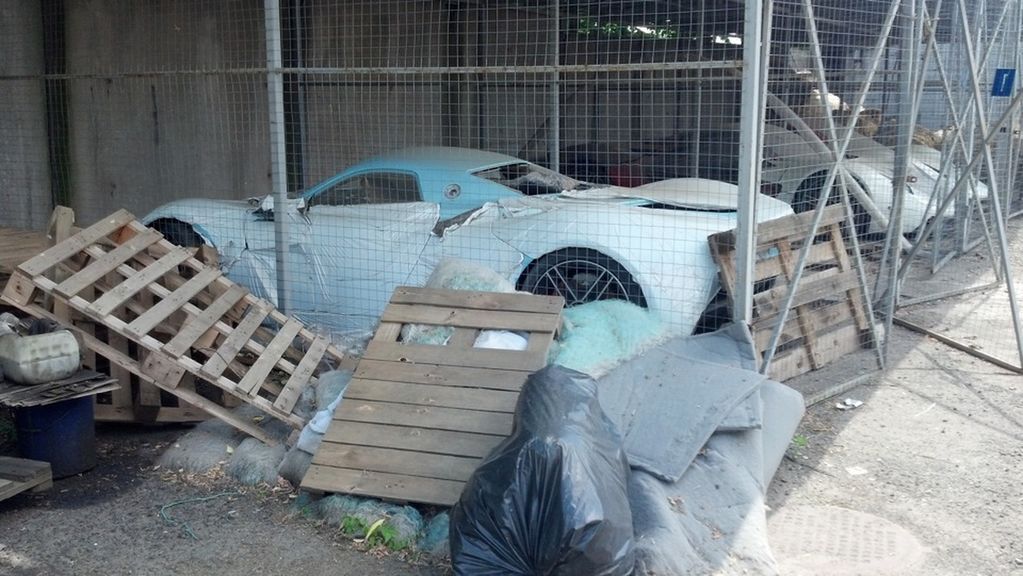 "Склеп спорткаров": российское кладбище элитных авто шокировало интернет