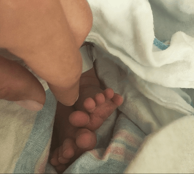 Муж Кети Топурия показал первые снимки новорожденной дочери