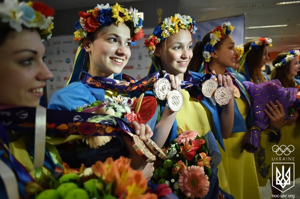 Украинские "русалки" вывезли из Баку 7 килограмм "бронзы": фотофакт