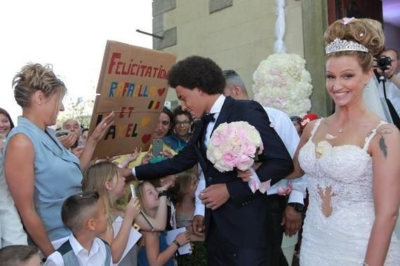 Чемпіон Росії одружився на супермоделі: яскраві весільні фото