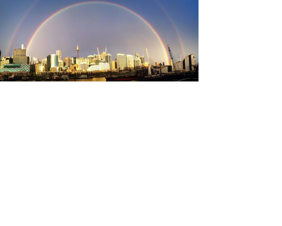 Улицы Сиднея парализовали зеваки, восхищенные двойной радугой: фотофакт
