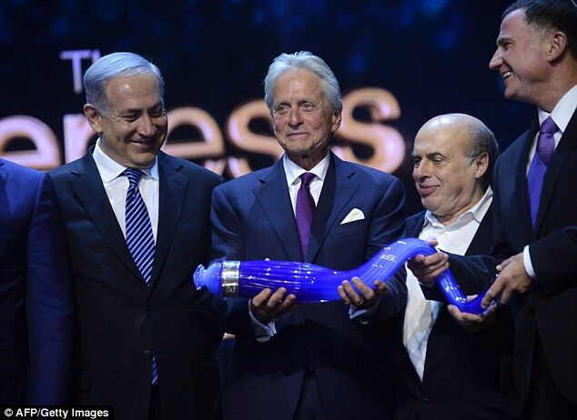 Майкл Дуглас получил "еврейскую Нобелевскую премию" в $1 млн