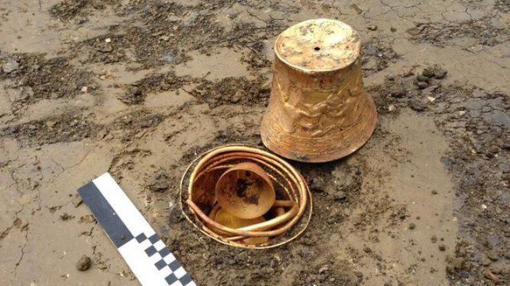 Археологи нашли в скифском кургане золото, опиум и коноплю: фотофакты