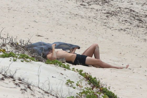 42-річна Хайді Клум розважилася з 28-річним бойфрендом на пляжі