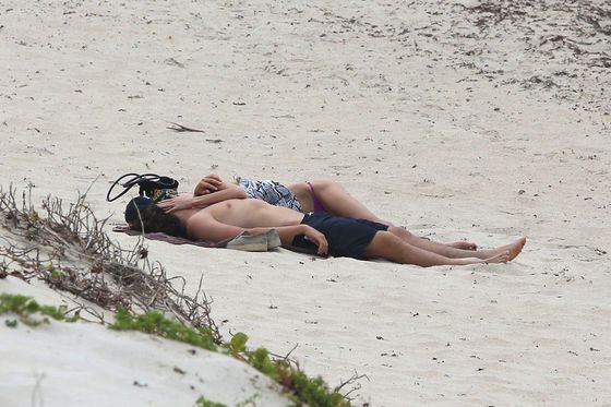 42-річна Хайді Клум розважилася з 28-річним бойфрендом на пляжі
