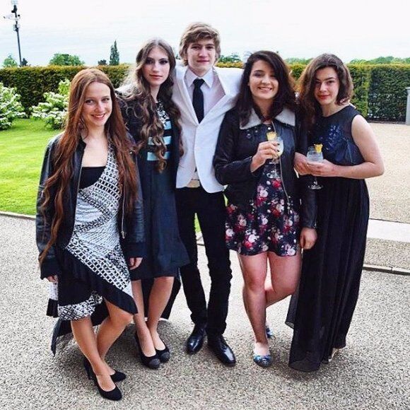 Дети Порошенко оттянулись на вечеринке в британском колледже: опубликованы фото