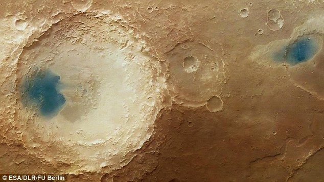 Вчених спантеличили таємничі сині лагуни на Марсі: фотофакт