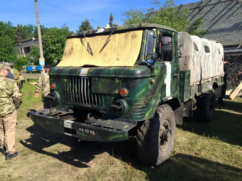 "Волонтерский автопром" создал уникальный броневик "Малюк": фотофакт