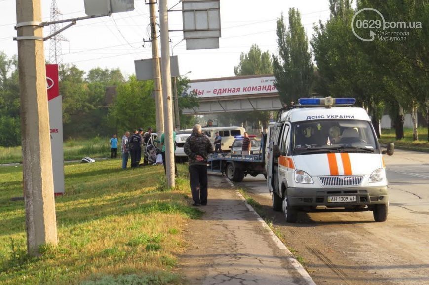 В жутком ДТП в Мариуполе погиб гаишник: опубликованы фото