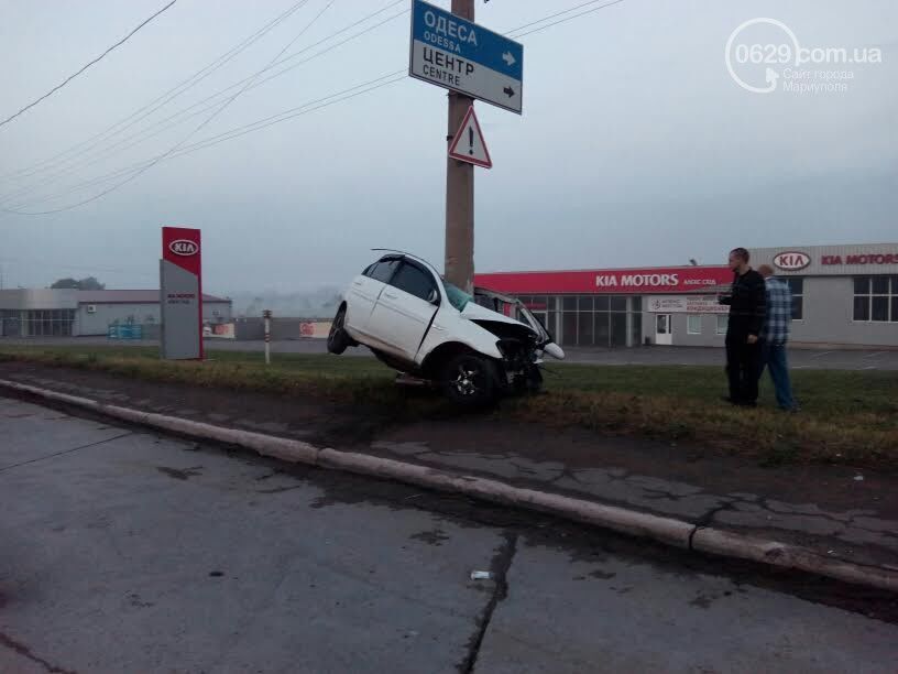 В жутком ДТП в Мариуполе погиб гаишник: опубликованы фото