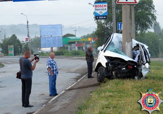 В жутком ДТП в Мариуполе погиб гаишник: опубликованы фото