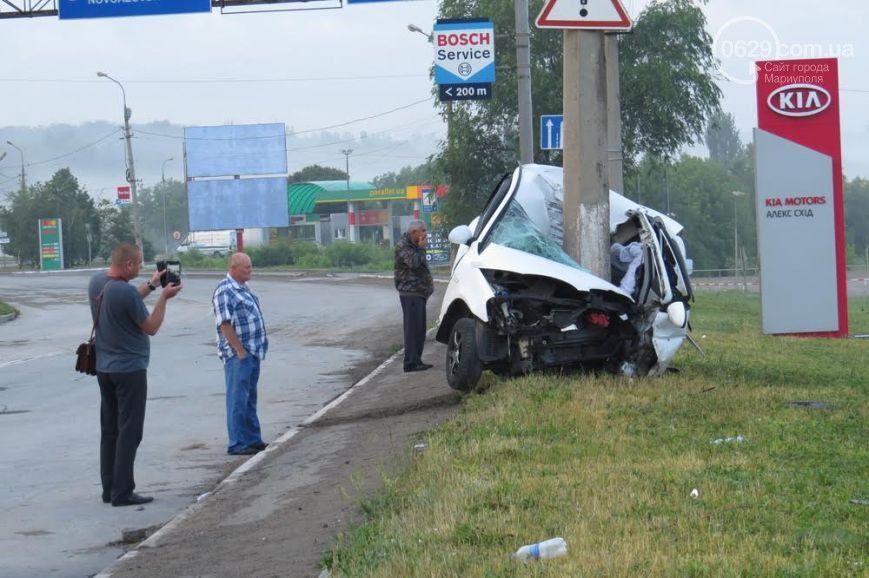 В жутком ДТП в Мариуполе погиб гаишник: опубликованы фото