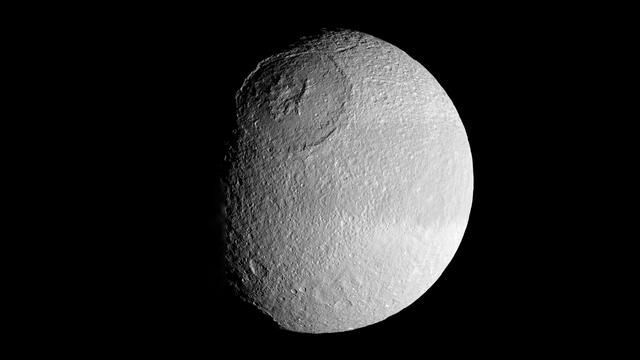 Окольцованная Луна: лучшие фото спутников Сатурна