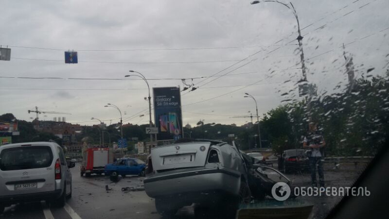 ДТП на мосту Патона в Киеве устроила иномарка с номерами Минобороны – СМИ