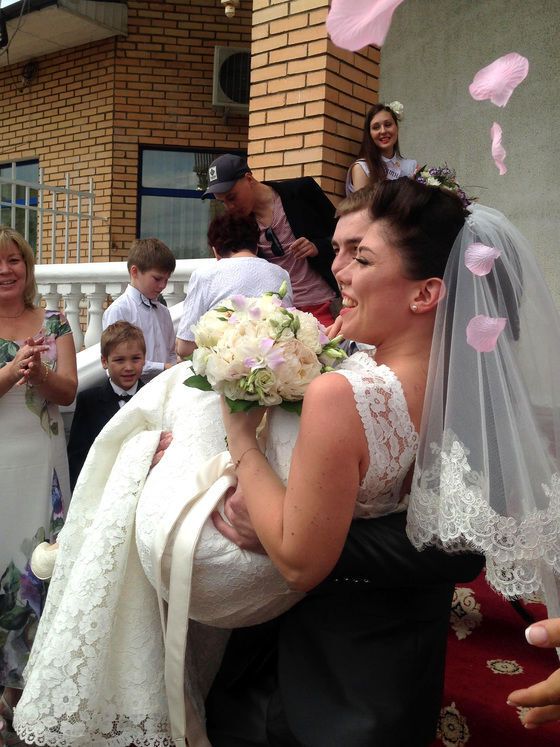 Солистка "Дискотеки Аварии" вышла замуж: опубликованы фото