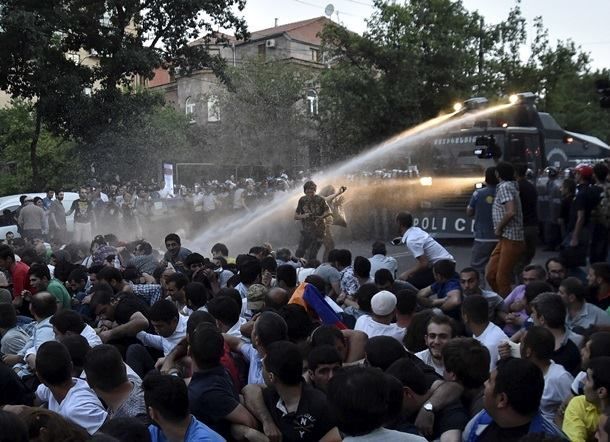 "Тарифный майдан" в Армении: хроника протестов