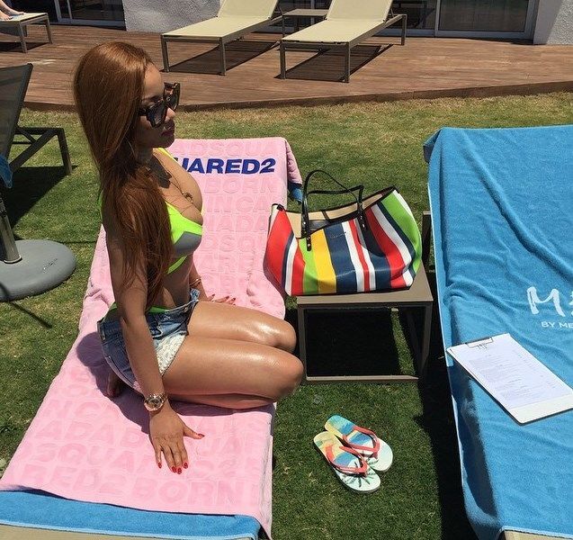 Жена футболиста "Динамо" похвасталась жаркими фото с Ибицы