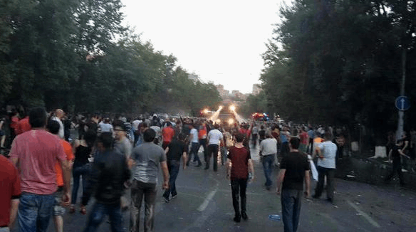 У Єревані "Майдан" жорстоко розганяли кийками та водометами: фотофакт