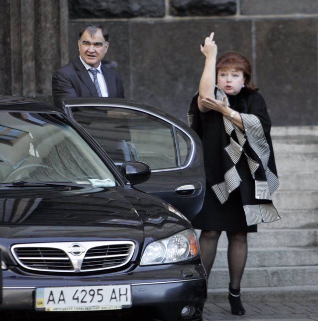 600 лет назад родился главный неприличный жест: потрясающая история "среднего пальца"