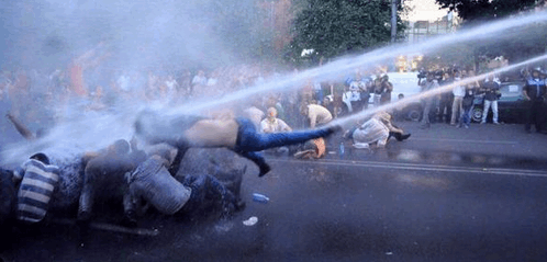 В Ереване "Майдан" жестоко разгоняли дубинками и водометами: фотофакт