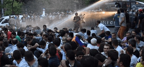 В Ереване "Майдан" жестоко разгоняли дубинками и водометами: фотофакт