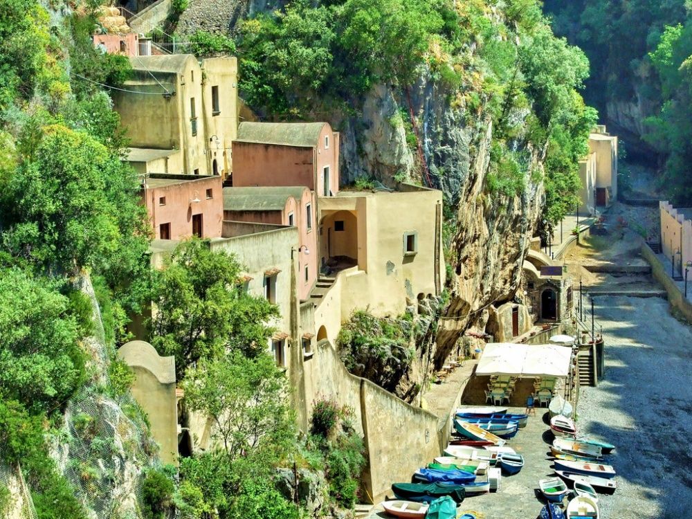 Удивительная деревня в Италии, которой не существует