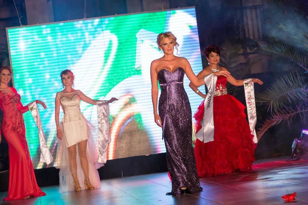 40-летняя украинка завоевала титул "Миссис Планета-2015": фото красавицы