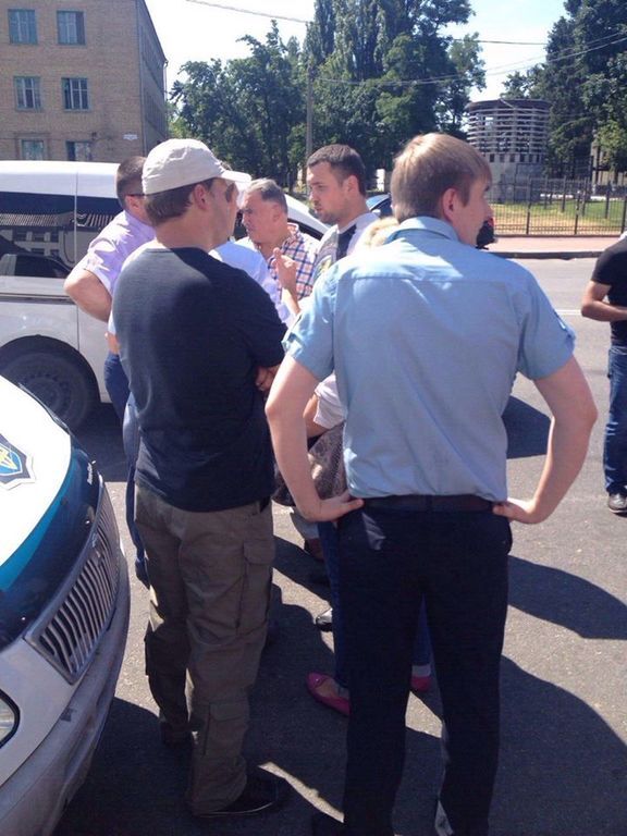 У Києві незадоволені власники МАФів перекривали дорогу: фотофакт