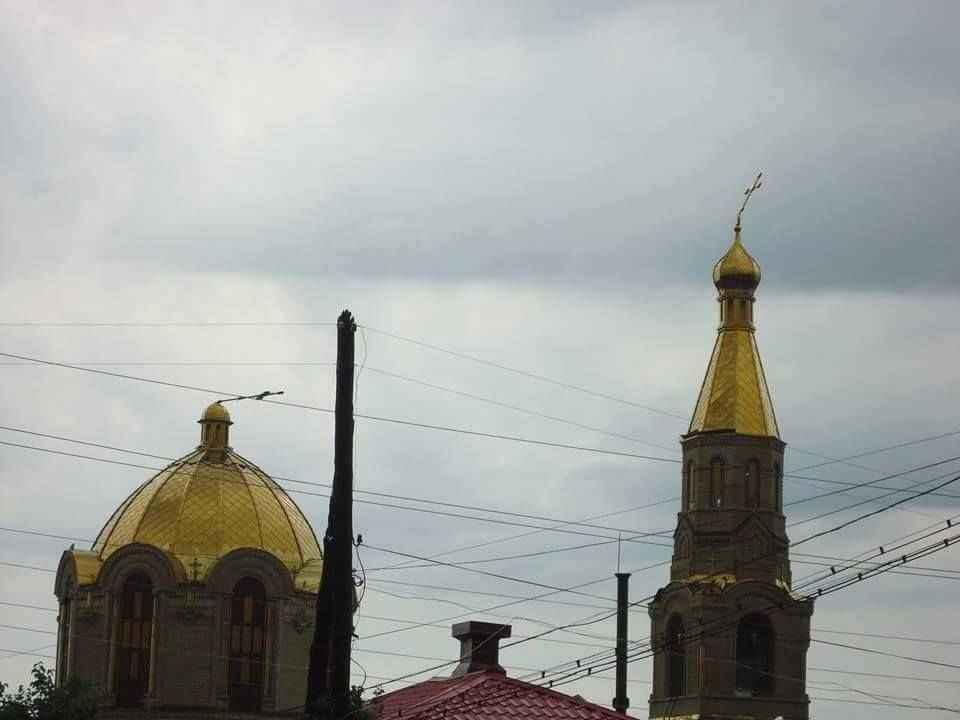 "Знамення?" У Луганську ураган зламав хрест на куполі храму: фотофакт