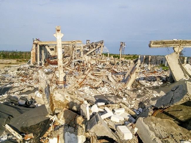 Руїни і вітер: в мережі показали фото залишків луганського аеропорту