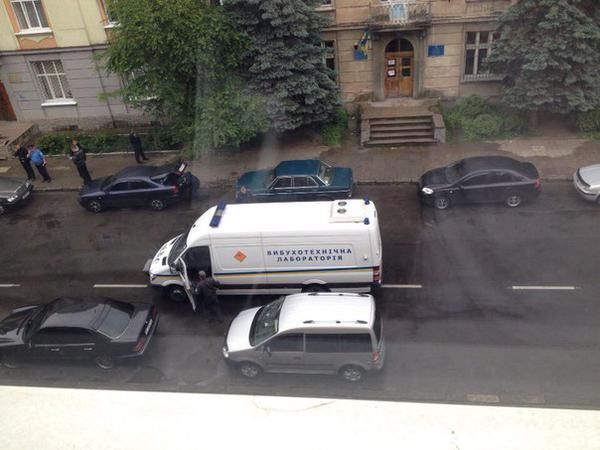 У Львові підірвали автомобіль МВС. Поранений міліціонер