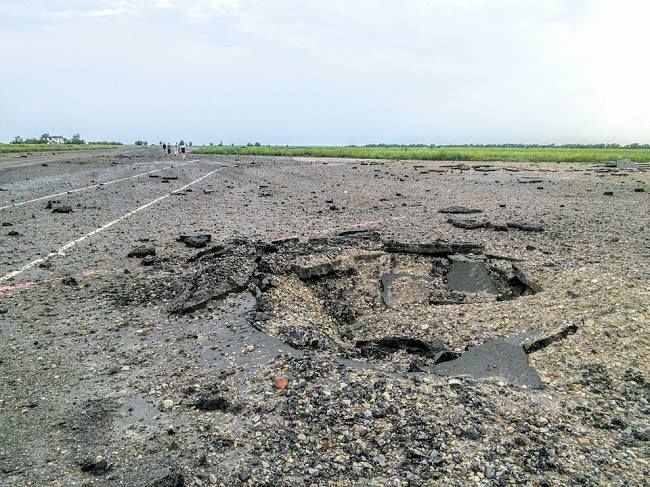 Руины и ветер: в сети показали фото остатков луганского аэропорта
