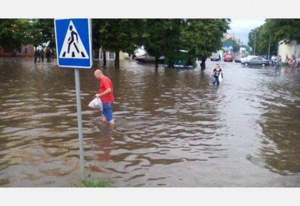 Харків потонув. Злива і град паралізували місто: фото і відео стихії