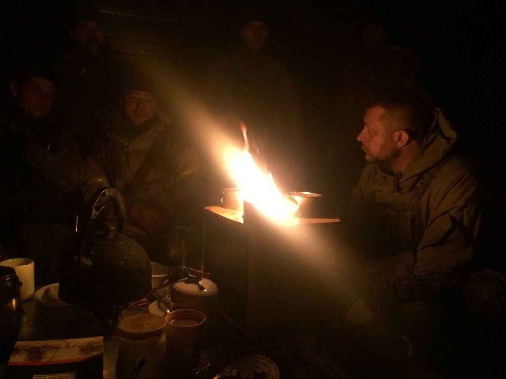 У Порошенко показали новые сухпайки для украинских военных. Фотофакт